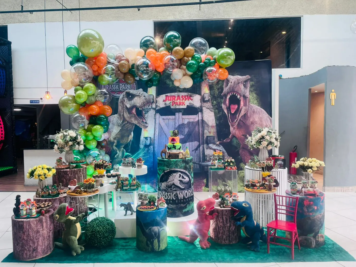Decoração Dinossauros · Jurassic Park · Buffet Family