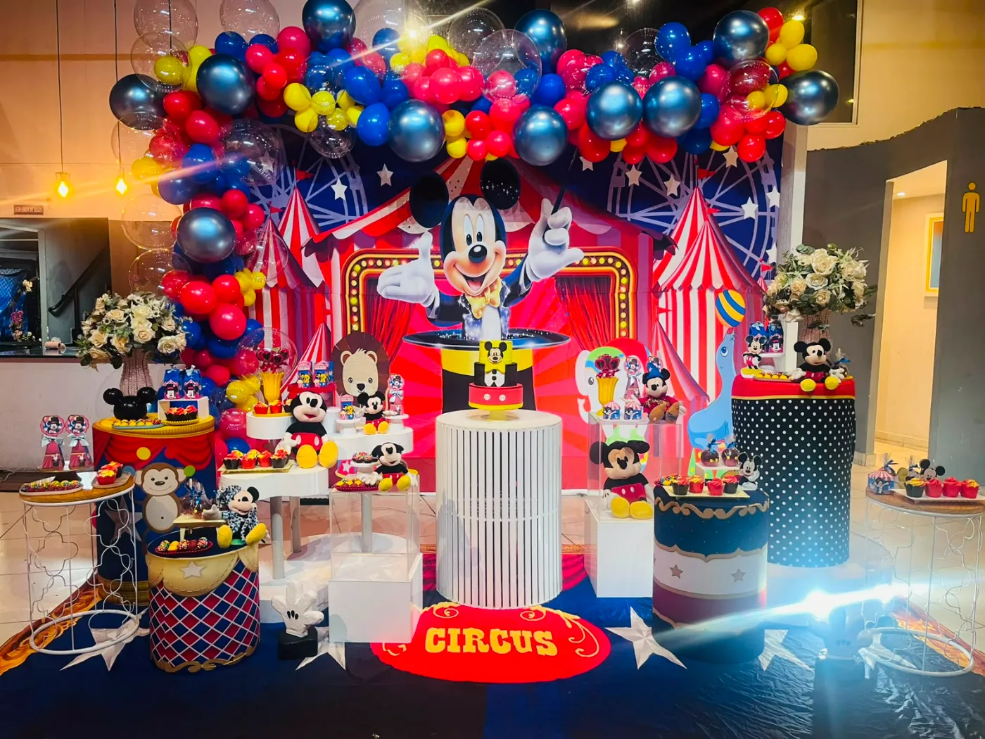 Decoração Mickey · Mickey Circo · Buffet Family