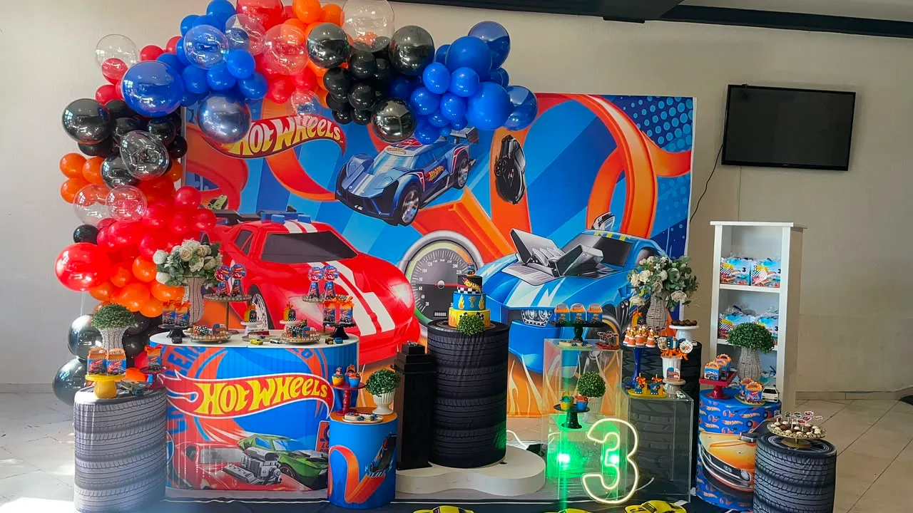 Decoração Hot Wheels · Hot Wheels · Buffet Family