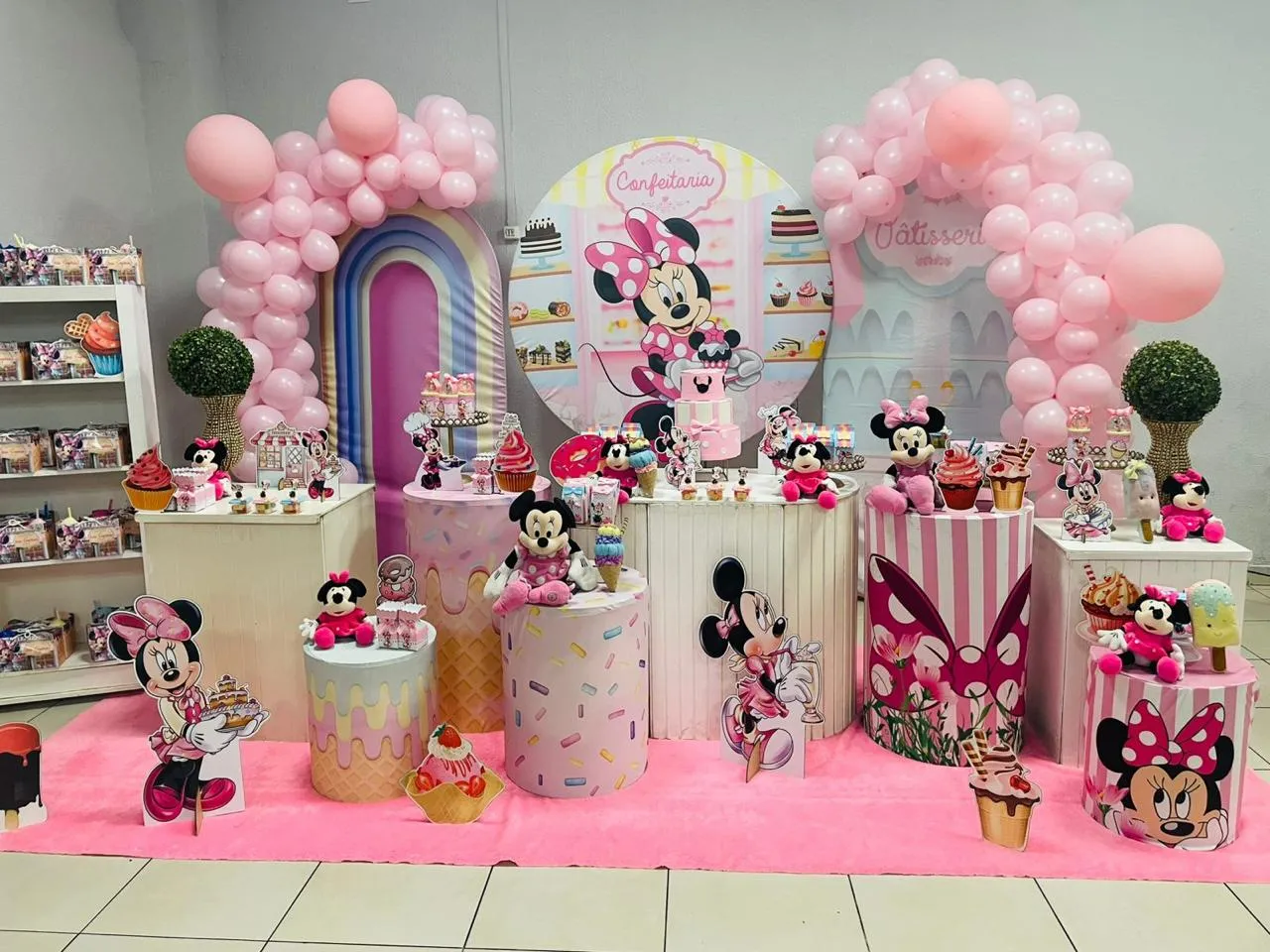 Decoração Minnie · Minnie Mouse Confeiteira · Buffet Family