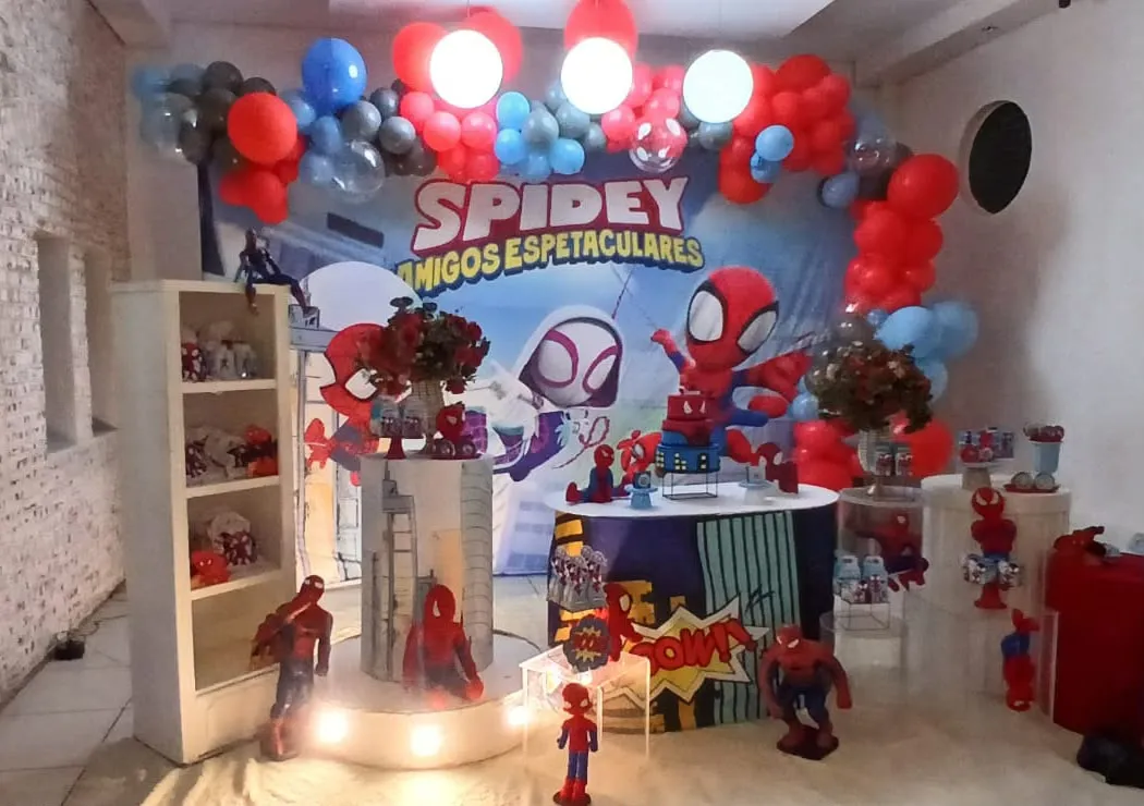 Homem-Aranha em São Paulo por Buffet Family